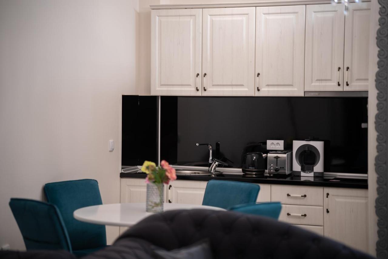 Adonis 205 Apartment